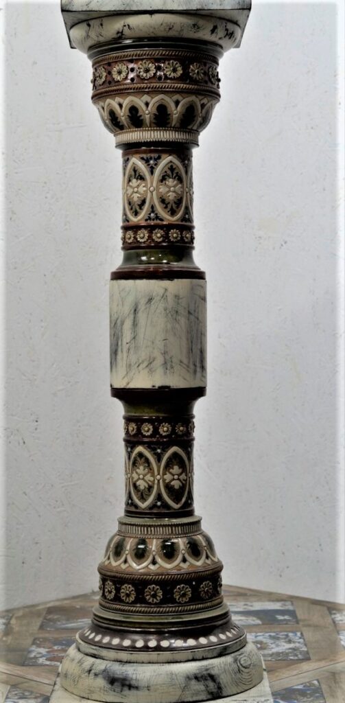 Colonna in Maiolica