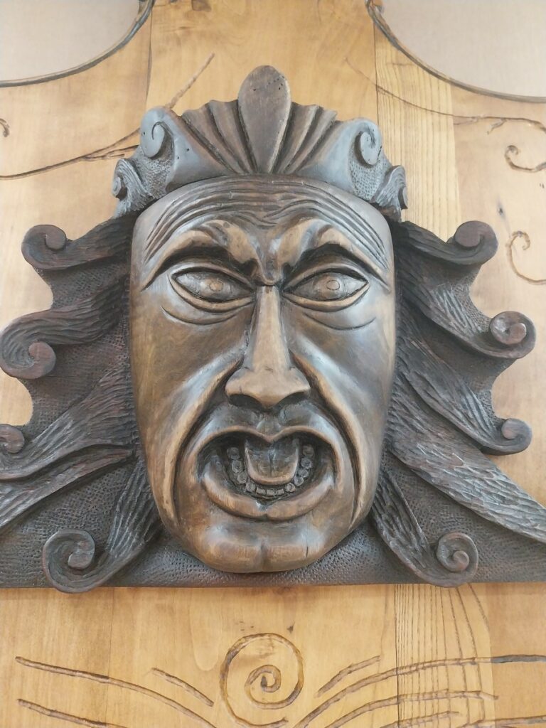 Mascherone in Legno